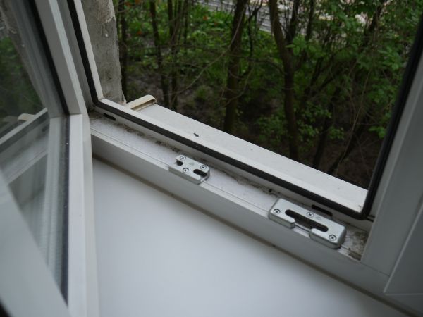 Cost of Crank Window Repair in East Lansing